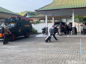 KPK Bawa 2 Koper Usai Geledah Kantor Dinas Perkim Langkat