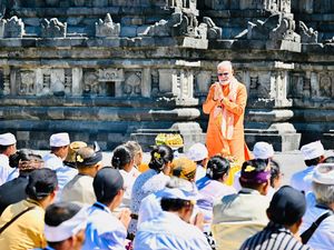 PM Modi Sempat Ibadah di Candi Siwa, Doakan Hubungan RI-India Terus Kuat