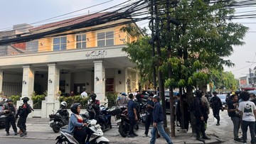 Polisi Temukan Brankas Saat Geledah Kafe de'Clan di Cipete
