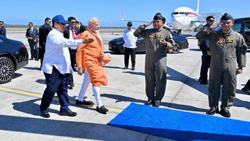 Naik Heli, Prabowo dan PM India Modi Kunjungi Candi Prambanan