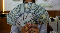 Dolar AS Makin Perkasa Dekati Rp 18.100