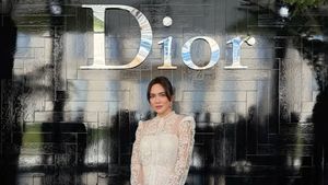 Gaya Klasik Shandy Aulia di Dior Haute Couture Paris, Pose Bareng Han So Hee