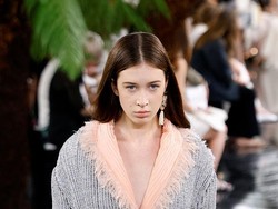 Jadi Model Dior Jelang Ultah 18, Anak Nicole Kidman Jadi Sorotan di Paris