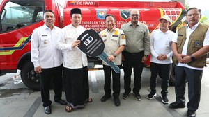 Tito Serahkan Kendaraan Tangki Air Multifungsi ke Pemkab Aceh Tengah