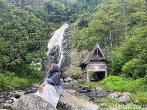 Pesona Mistis Air Terjun Sitapigagan Samosir, Baju Merah Dilarang Masuk
