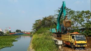 Alat Berat Turun Tangan, Cheonggyecheon Bekasi yang Terlupakan Akhirnya Ditata Kembali
