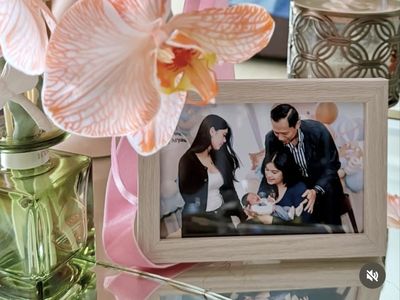 Potret Annisa Pohan & AHY Anniversary ke-21, Wajah Putranya Tak Lagi Ditutupi