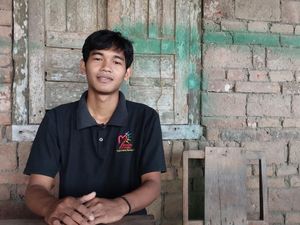Kisah Arifin, Anak Penjual Kripik Lolos UGM hingga Disambangi Dekan