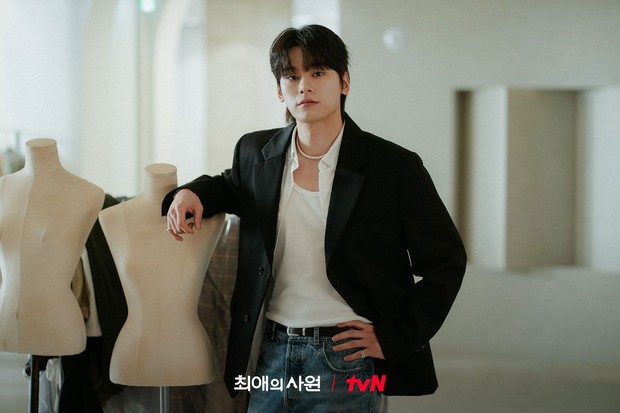 Cha Woo Min di drama My Bias, My Boss/ Foto: instagram.com/tvn_drama Cha Woo Min di drama My Bias, My Boss/ Foto: instagram.com/tvn_drama