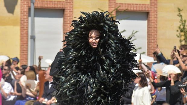 Debut Couture Pierpaolo Piccioli yang Mendefinisikan Ulang Balenciaga Debut Couture Pierpaolo Piccioli yang Mendefinisikan Ulang Balenciaga