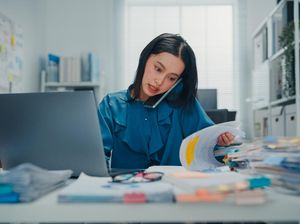 Benarkah Gen Z Sembunyikan Kemampuan Asli di Tempat Kerja? Ini Dampaknya