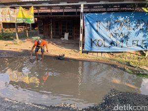 Video Aksi Protes Warga Godo Pati Tabur Lele di Jalan Rusak
