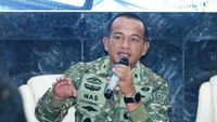 Rombongan Pria Rambut Cepak Datangi Polda Metro, TNI Bantah Kerahkan Prajurit