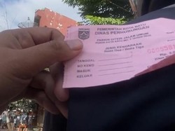 Wisatawan di Batu Diberi Karcis Parkir Bekas oleh Oknum Jukir