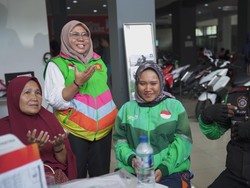 Legislator Gerindra Beri Motor Baru buat Ojol Tunarungu Korban Pencurian