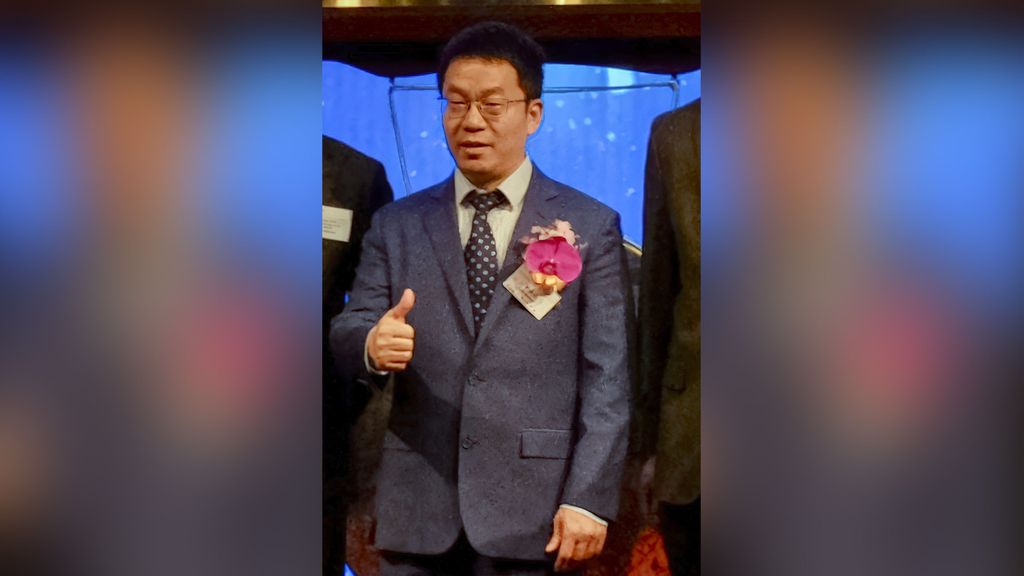 Liu Debing Company chairman Liu Debing and attendees pose during the initial public offering (IPO) launch of one of the largest large language model developers in China, Zhipu AI, or Knowledge Atlas Technology, at the Hong Kong Stock Exchange (HKEX) on January 8, 2026. Leading Chinese artificial intelligence startup Zhipu AI rose as it went public in Hong Kong on January 8, a day before rival MiniMax also makes its market debut in a litmus test for the country's rapidly developing sector. (Photo by Tommy WANG / AFP)