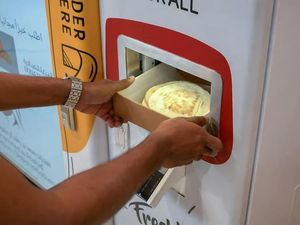 Tak Ingin Warga Tidur Kelaparan, Emir Dubai Sediakan Mesin Roti Gratis 24 Jam