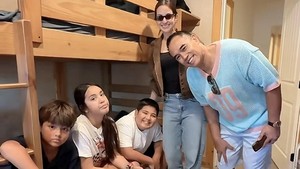 Momen Nia Ramadhani Terharu Antar Mainaka Summer Camp di AS