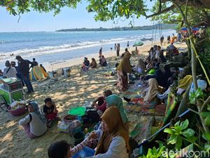 Anak Krakatau Sempat Erupsi, Pengelola Pastikan Pantai Anyer-Carita Aman