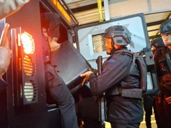 Polisi Bawa 7 Koper Usai Geledah Rumah di Bogor Terkait 3 Kasus Korupsi