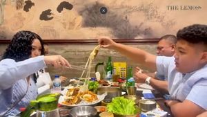 Potret Amora Lemos yang Asyik Mukbang dan Kulineran bareng Keluarga