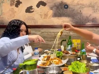 Potret Amora Lemos yang Asyik Mukbang dan Kulineran bareng Keluarga