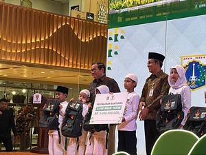 Cerita Pramono Tersentuh Lihat Pilihan Anak Yatim Saat Belanjakan Santunan