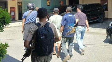 Satgas Damai Cartenz Tangkap 5 Pelaku Penyedia Senpi KKB Yalimo