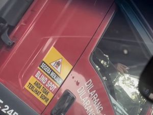 Viral Sopir Truk Tangki Pertamina Merokok saat Bertugas, Berujung Dipecat!