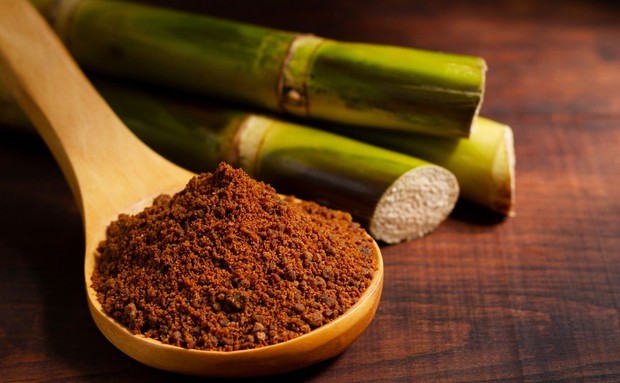 Tidak semua gula memiliki dampak yang sama. Yang perlu dibatasi adalah gula tambahan, sedangkan gula alami dalam makanan utuh tetap dapat menjadi bagian dari pola makan sehat/ Foto: Freepik.com/Freepik