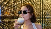 Wika Salim Gemar Ngopi, Berburu Kafe Sampai ke Korea Selatan!