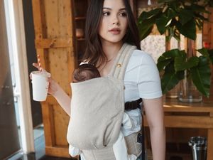 Gaya Stylish Alyssa Daguise Momong Baby Soleil, Tenteng Tas Harga Setengah M