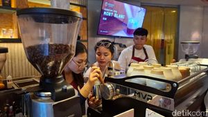 Seru! Anak-anak Belajar Jadi Barista Buat Isi Waktu Liburan
