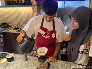 Liburan Sekolah Jadi Seru! Anak-anak Bisa Jadi Barista dan Kasir di Kafe Ini
