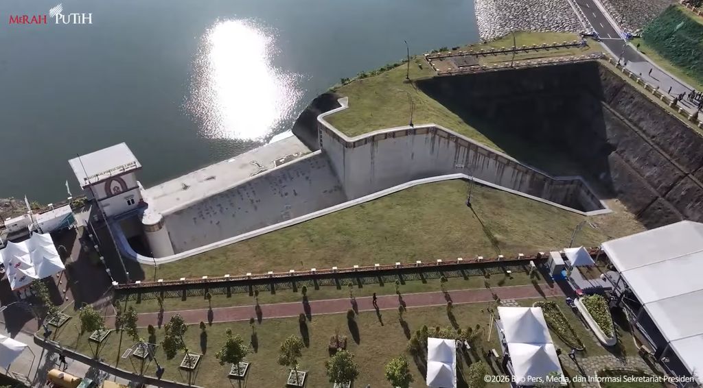 Presiden Prabowo Subianto meresmikan 5 waduk secara serempak, melalui aktivitas nan dipusatkan di Bendungan Meninting, Lombok Barat, Nusa Tenggara Barat, Jumat (10/7/2026). Nilai investasi nan dikeluarkan negara untuk pembangunan prasarana ini mencapai Rp 9,79 triliun. (Tangkapan Layar Youtube)