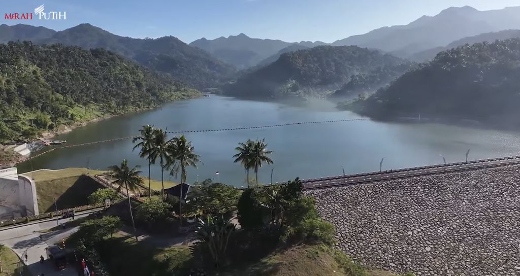 Presiden Prabowo Subianto meresmikan 5 waduk secara serempak, melalui aktivitas nan dipusatkan di Bendungan Meninting, Lombok Barat, Nusa Tenggara Barat, Jumat (10/7/2026). Nilai investasi nan dikeluarkan negara untuk pembangunan prasarana ini mencapai Rp 9,79 triliun. (Tangkapan Layar Youtube)