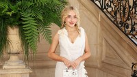 Video: Gaya Sabrina Carpenter Pakai Fluffy Bucket Hat di Tengah Heatwave Paris