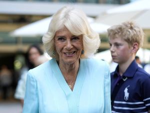 Ratu Camilla Hadiri Wimbledon 2026, Pakai Kalung Berinisial 5 Cucu