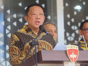 Potret Jampidsus saat Jelaskan soal Uang dan Emas yang Disita