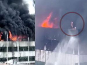 Video Dramatis Pria Terjebak Kebakaran Pabrik Sepatu di China