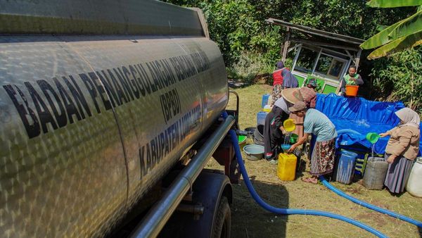Kemarau Picu Krisis Air, Warga Mulai Terima Bantuan Air Bersih