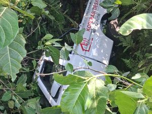 Mobil Kopdes Merah Putih Nyemplung Parit di Ajibarang Banyumas