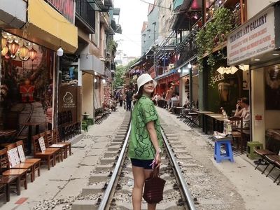 Hobi Kulineran, Luna Maya Mampir ke Train Cafe hingga Makan di Italia