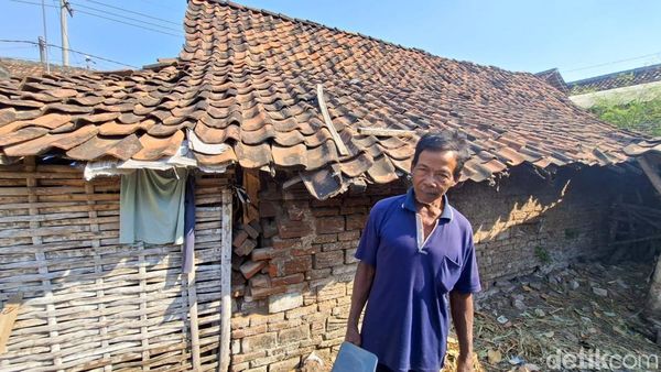 Kisah Mbah Sojo Hidup Sebatang Kara di Rumah Bekas Kandang