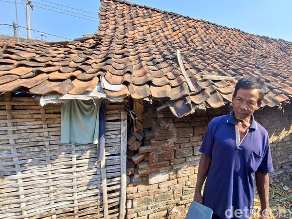 Kisah Mbah Sojo Hidup Sebatang Kara di Rumah Bekas Kandang