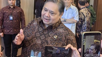 Berita dari Detik Finance: Airlangga Minta Peraturan Menkeu Bea Masuk 0% Bahan Baku Plastik Segera Terbit