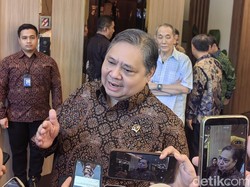Airlangga Minta Peraturan Menkeu Bea Masuk 0% Bahan Baku Plastik Segera Terbit