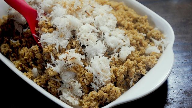 Tiwul is a traditional Indonesian food made from cassava that was once a staple substitute for rice. It's now also eaten as a snack, and is known for its sweet and savory taste.