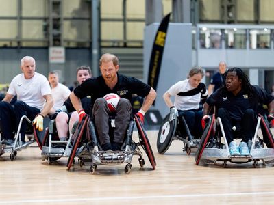 Pangeran Harry Curi Perhatian di Arena Rugby Kursi Roda Birmingham