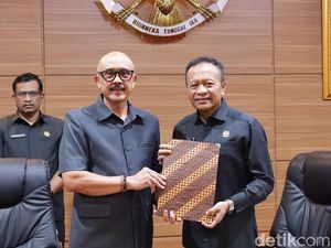 Wabup Bangli Jawab Pandangan Fraksi-fraksi soal APBD 2025